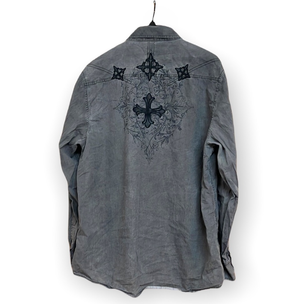 Men’s gray button up shirt
